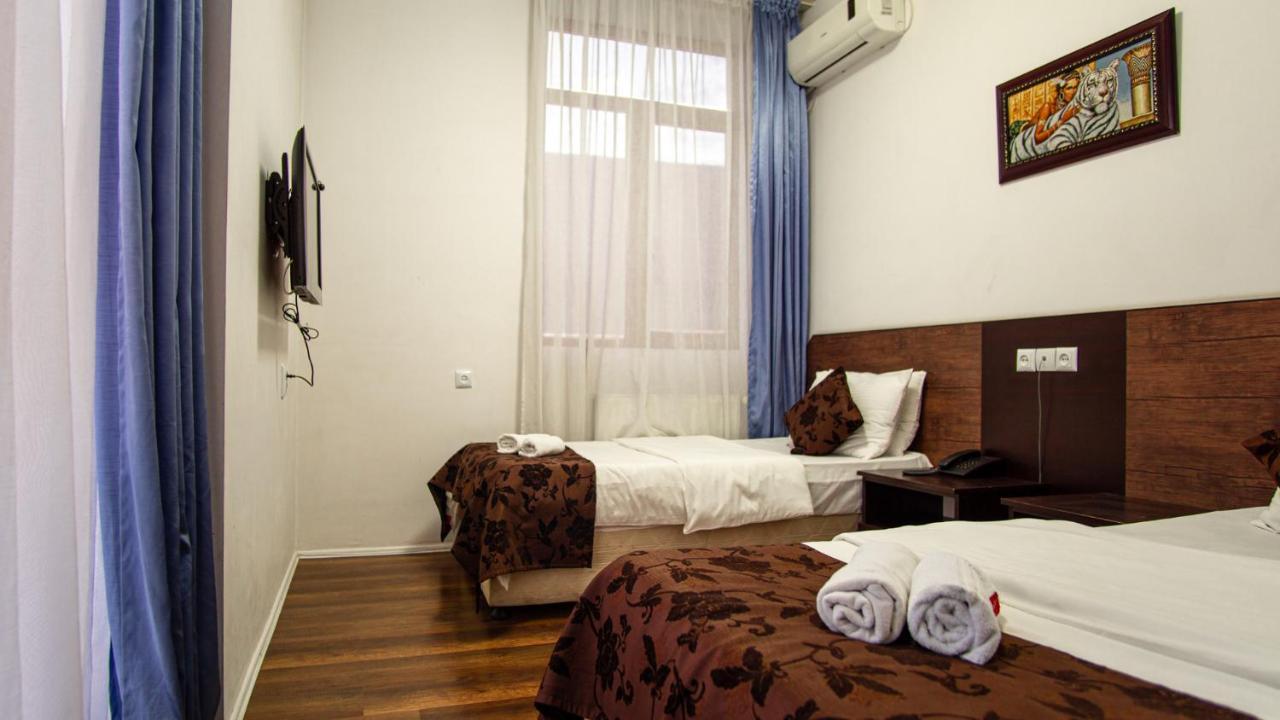 Aia Hotel Tbilisi Esterno foto