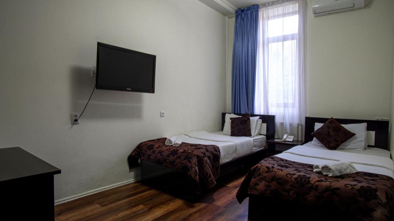 Aia Hotel Tbilisi Esterno foto