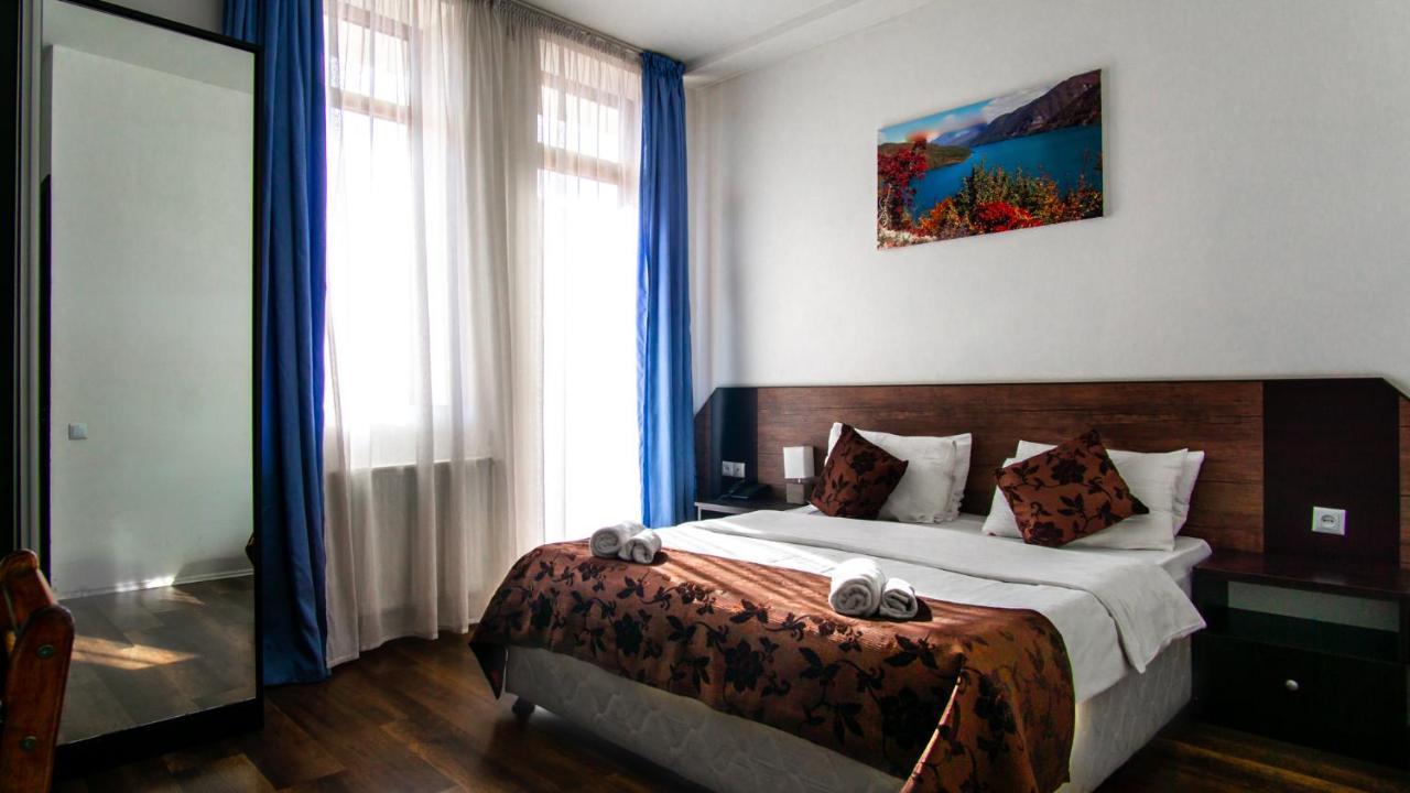 Aia Hotel Tbilisi Esterno foto