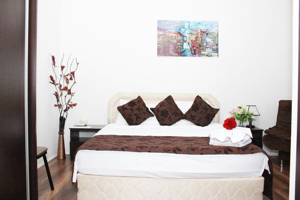 Aia Hotel Tbilisi Esterno foto