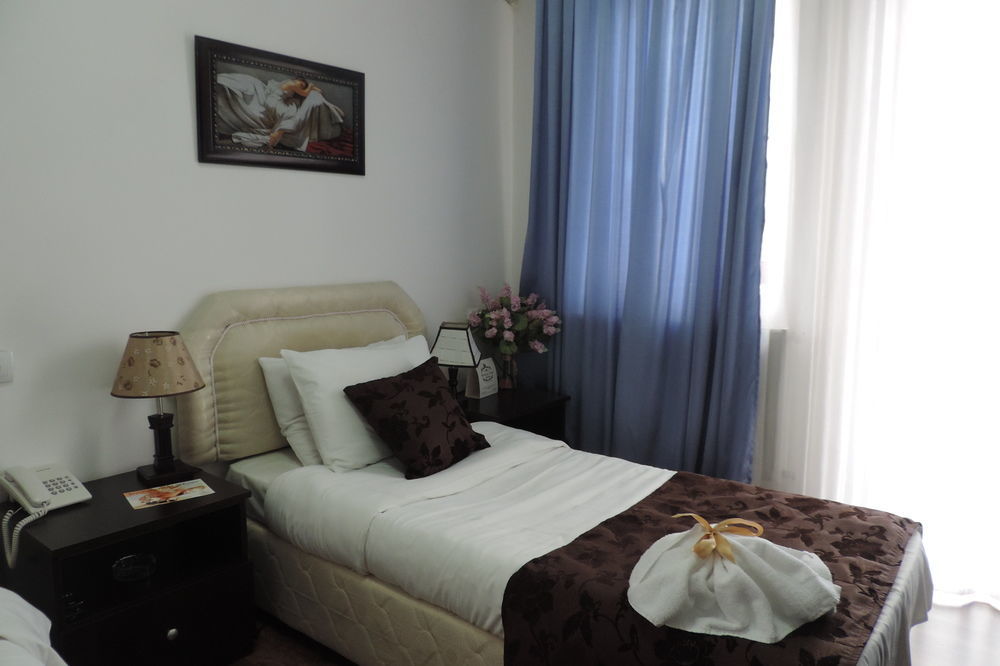 Aia Hotel Tbilisi Esterno foto