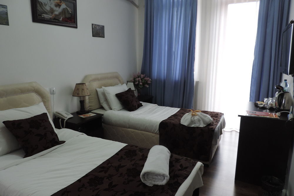 Aia Hotel Tbilisi Esterno foto