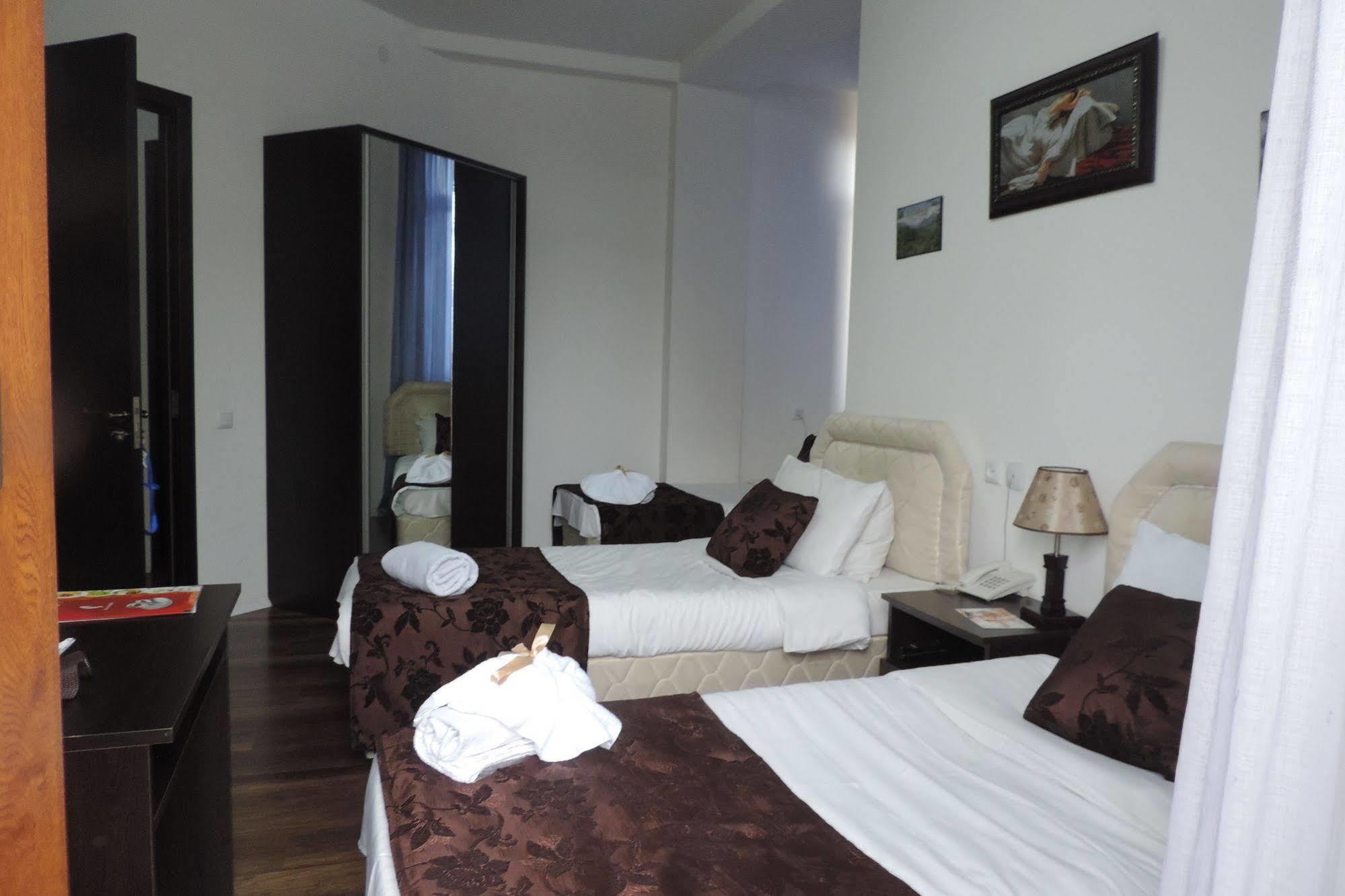 Aia Hotel Tbilisi Esterno foto