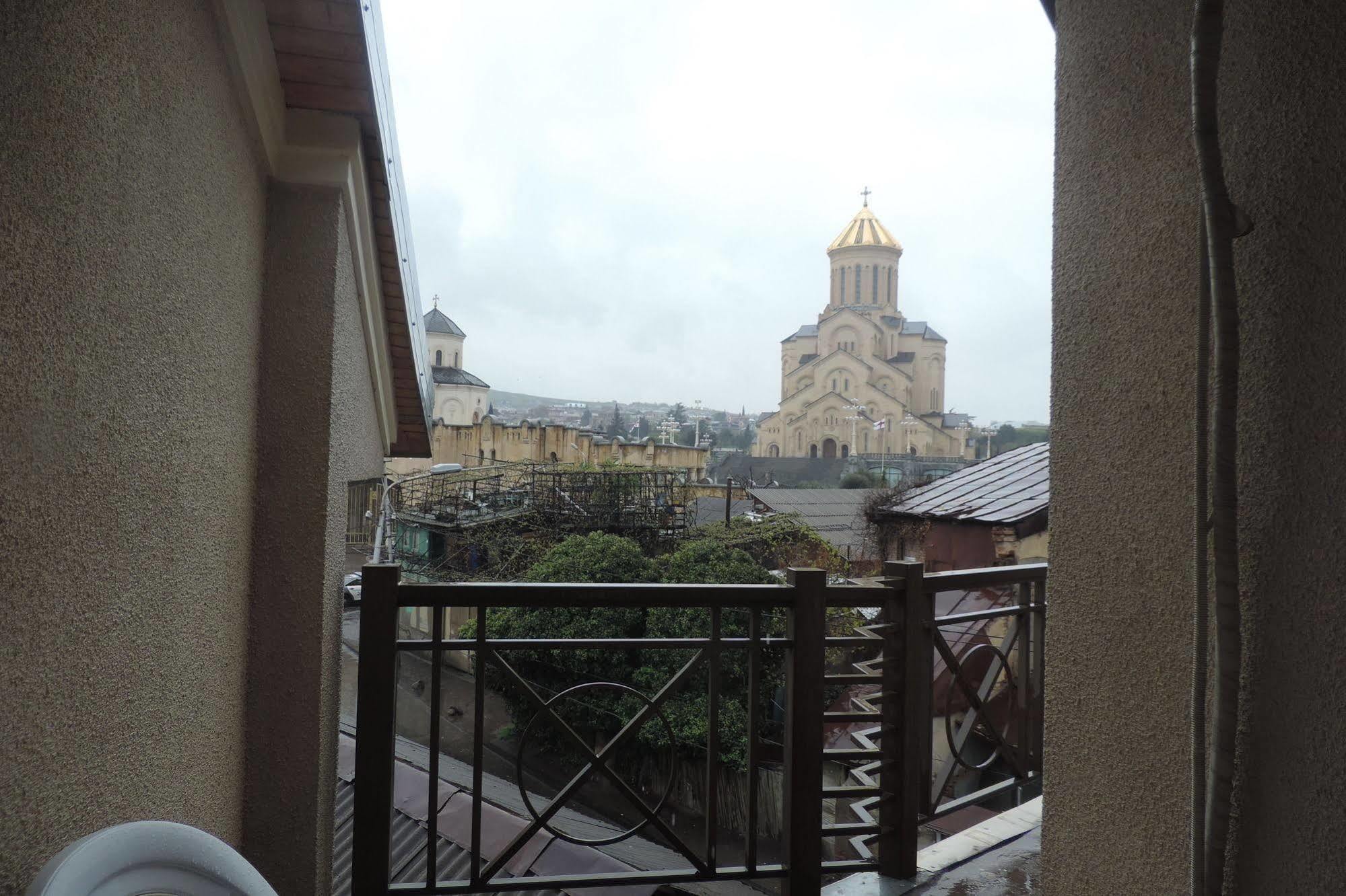 Aia Hotel Tbilisi Esterno foto
